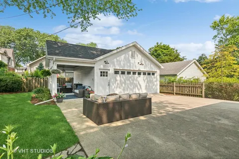 a view of a house with backyard and sitting area