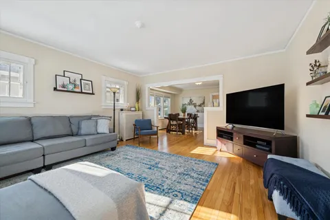 $775,000 | 406 South Evergreen Avenue, Arlington Heights, IL 60005