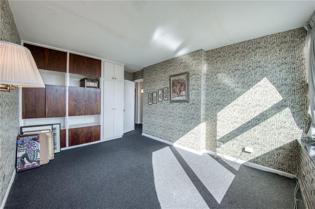 552 North Neville Street, Unit PH2 Pittsburgh, PA 15213 - Photo 19 of 42 a spacious bedroom with a bed and a cabinets