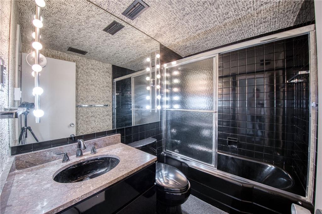 552 North Neville Street, Unit PH2 Pittsburgh, PA 15213 - Photo 21 of 42 a bathroom with a sink and a mirror