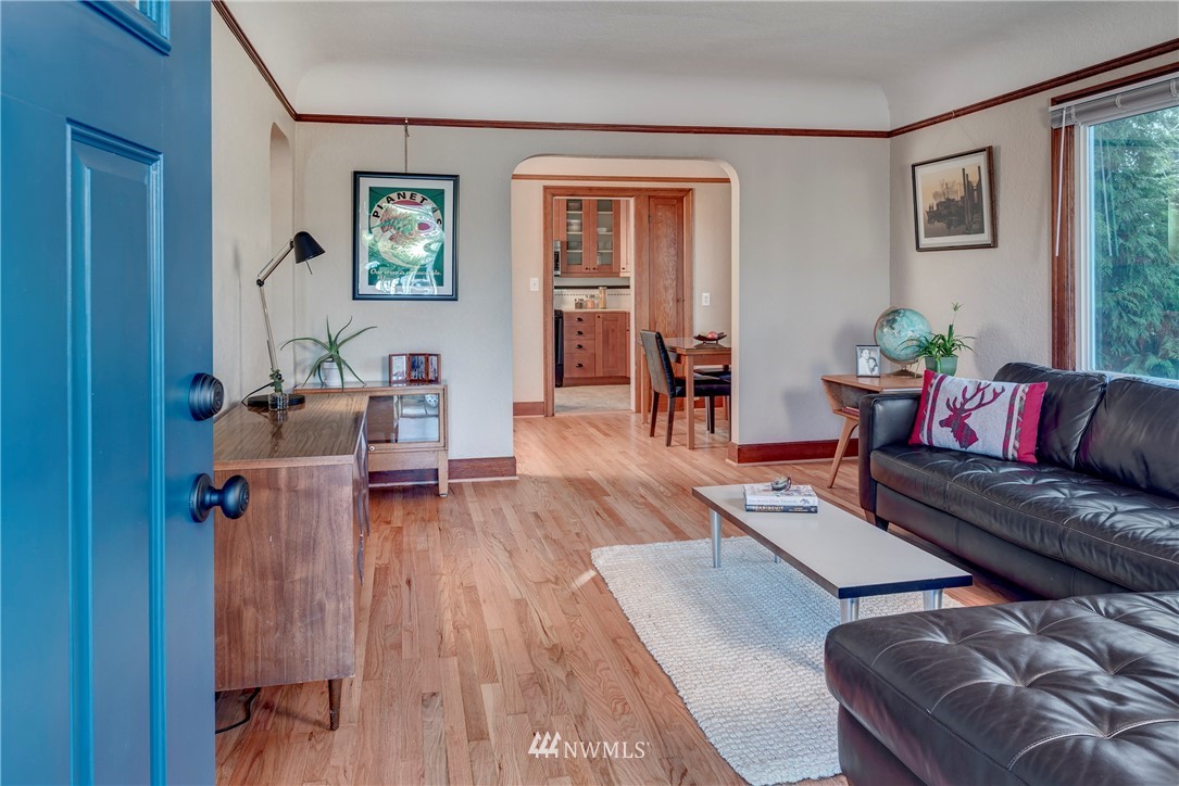 430 Wells Avenue North Renton, WA 98057 - Photo 2 of 25
