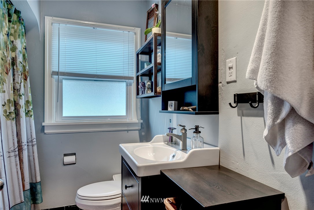 430 Wells Avenue North Renton, WA 98057 - Photo 12 of 25