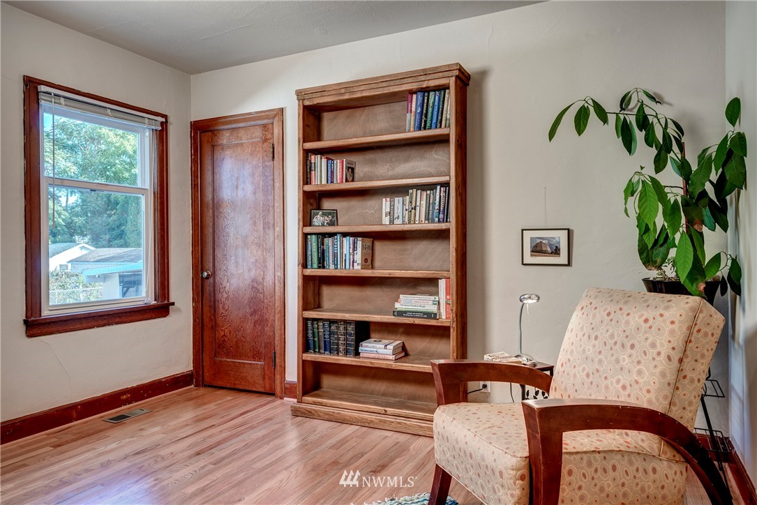 430 Wells Avenue North Renton, WA 98057 - Photo 13 of 25