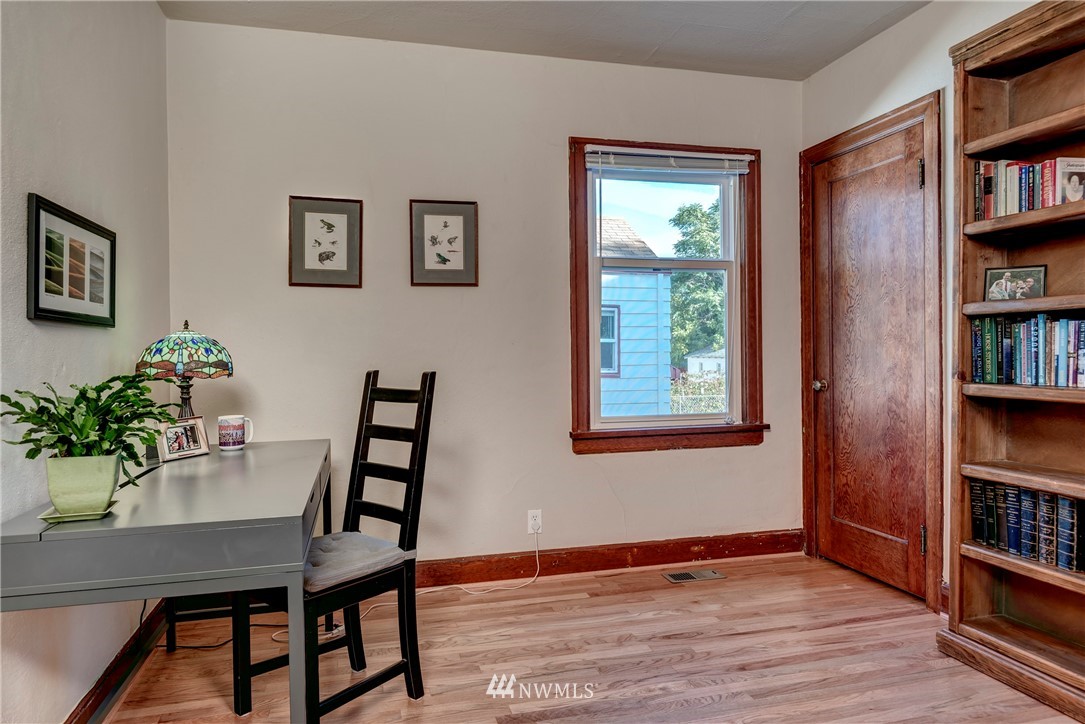 430 Wells Avenue North Renton, WA 98057 - Photo 14 of 25