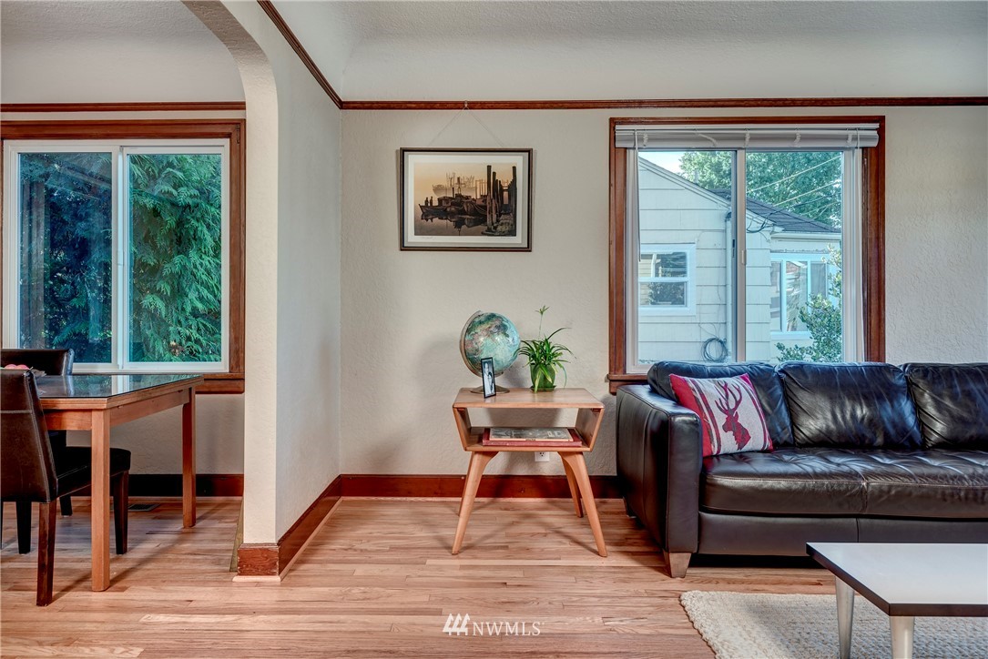 430 Wells Avenue North Renton, WA 98057 - Photo 3 of 25