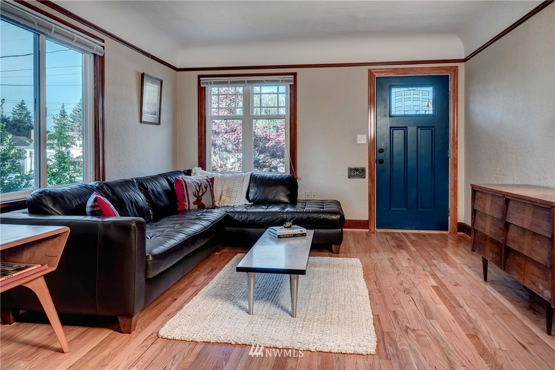 430 Wells Avenue North Renton, WA 98057 - Photo 4 of 25