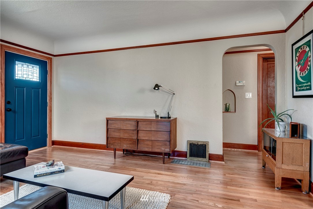 430 Wells Avenue North Renton, WA 98057 - Photo 5 of 25