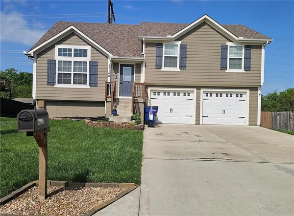 $350,000 | 22100 Crystal Avenue, Peculiar, MO 64078