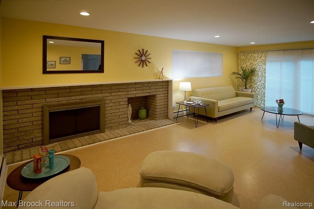 29601 Sugar Spring Road Farmington Hills, MI 48334 - Photo 12 of 27