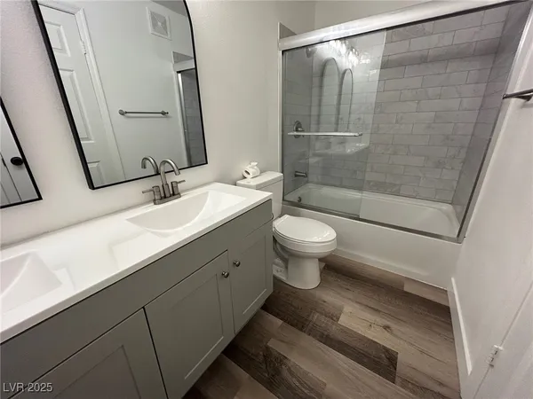 $1,295 | 1375 East Hacienda Avenue, Unit 217, Las Vegas, NV 89119