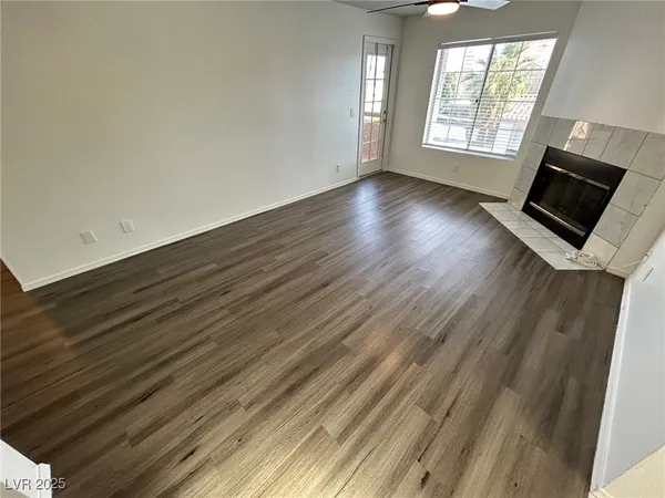 $1,295 | 1375 East Hacienda Avenue, Unit 217, Las Vegas, NV 89119