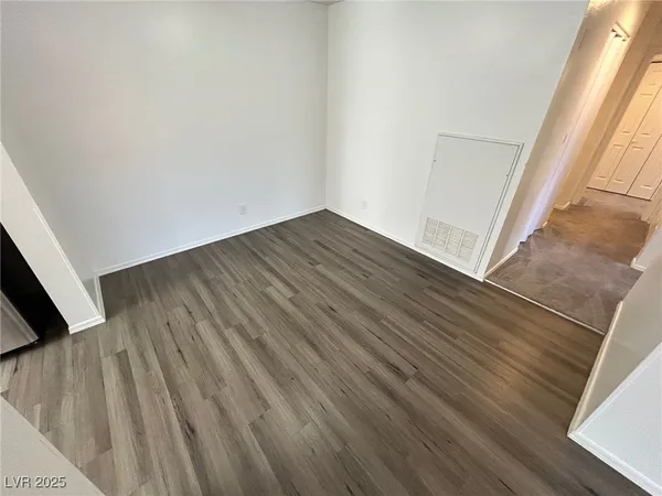$1,295 | 1375 East Hacienda Avenue, Unit 217, Las Vegas, NV 89119