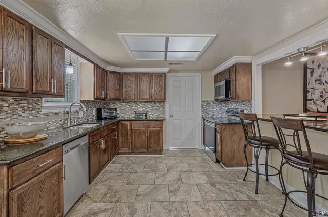 $305,000 | 514 Oakford Drive, Baton Rouge, LA 70815