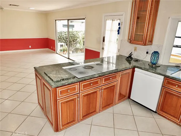 $1,295,000 | 148 East 36th Street, Long Beach, CA 90807