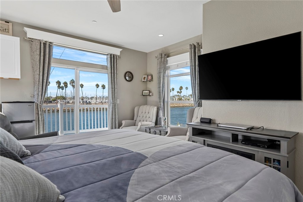 48 Riversea Road Seal Beach, CA 90740 - Photo 28 of 34 a bedroom with a bed and a flat screen tv