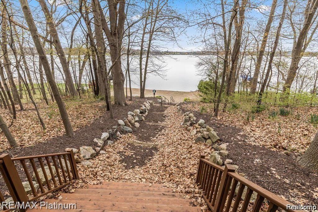 3186 Aspen Ridge Court Howell, MI 48843 - Photo 8 of 10