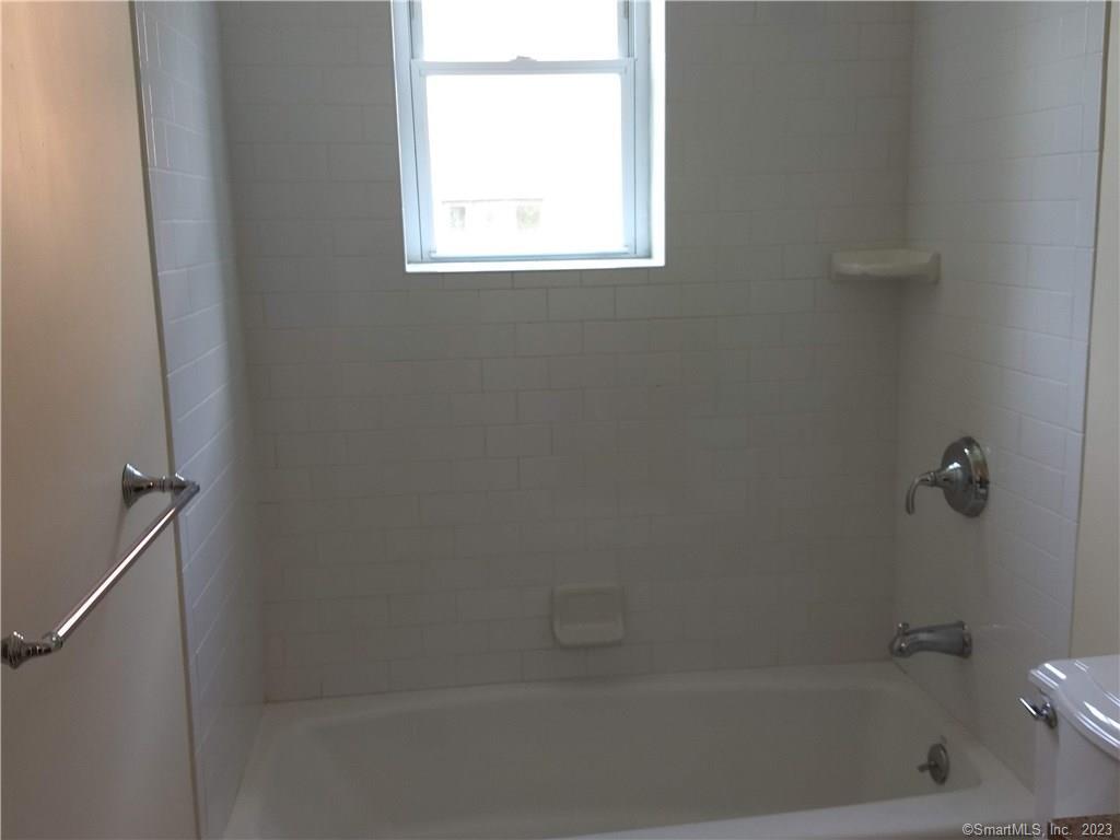 391 Reef Road, Unit 1A Fairfield, CT 06824 - Photo 11 of 18