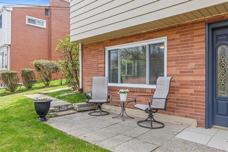 208 Washington Road Pittsburgh, PA 15221 - Photo 38 of 41 Front patio.
