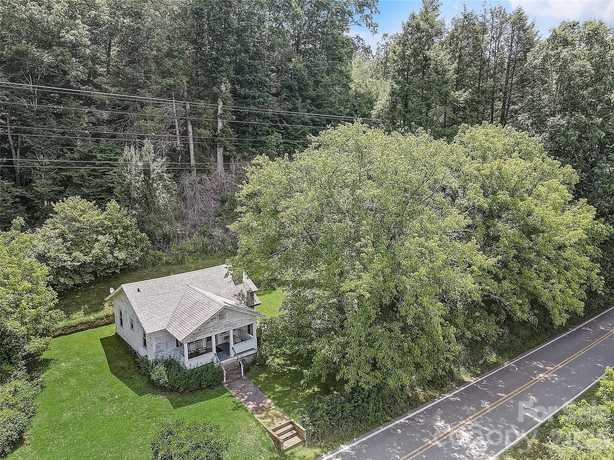 1820 Grapevine Road Marshall, NC 28753 - Photo 5 of 16