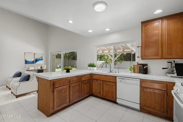 $4,300 | 248 Cedar Heights Drive, Thousand Oaks, CA 91360