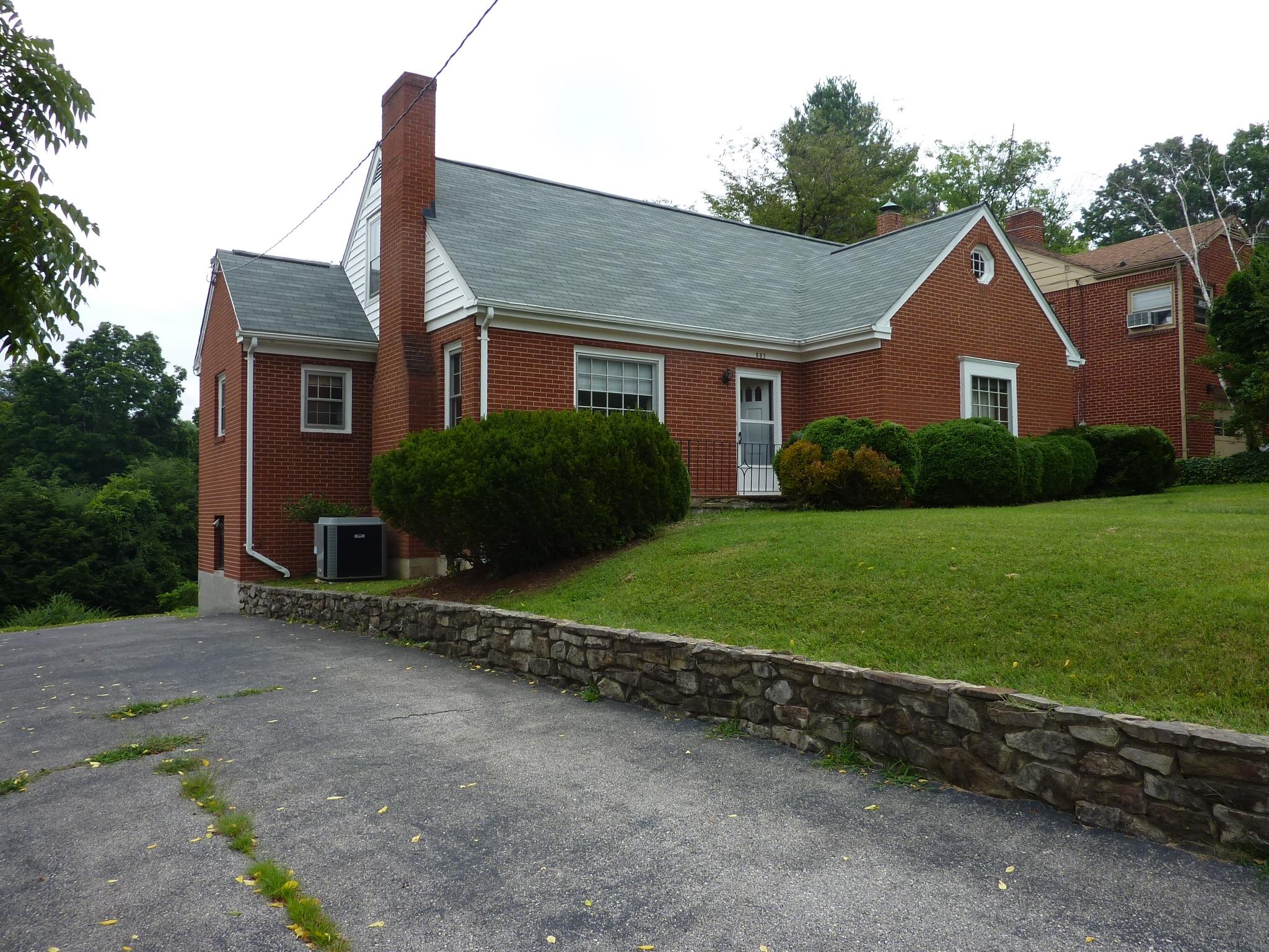 557 Dillard Road Southwest Roanoke, VA 24014 - Photo 2 of 18 Front View 2
