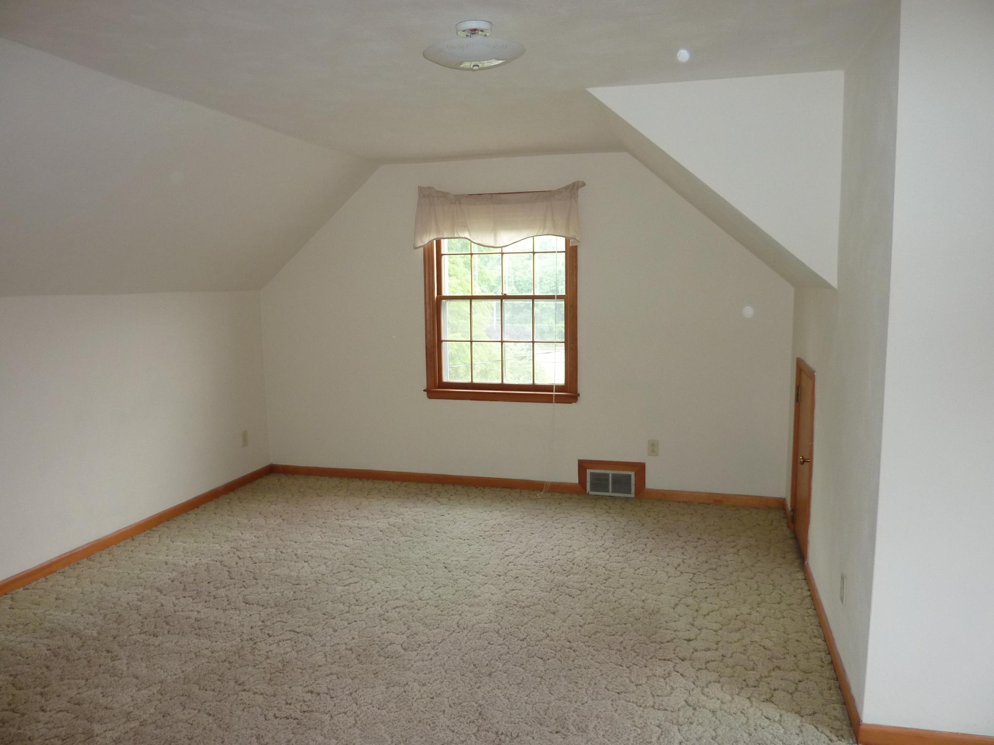 557 Dillard Road Southwest Roanoke, VA 24014 - Photo 12 of 18 Upper Bedroom