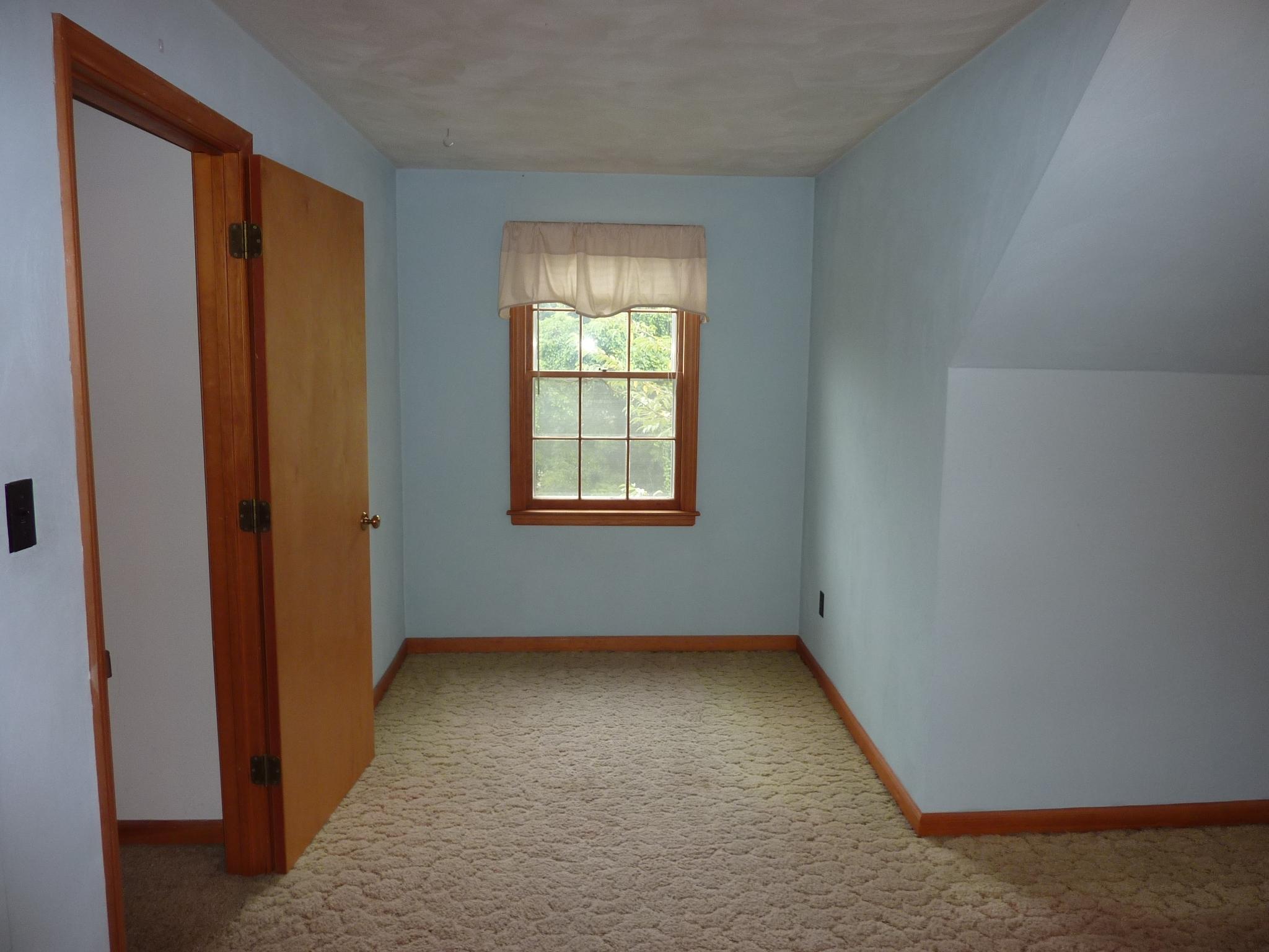 557 Dillard Road Southwest Roanoke, VA 24014 - Photo 15 of 18 Upper Bedroom