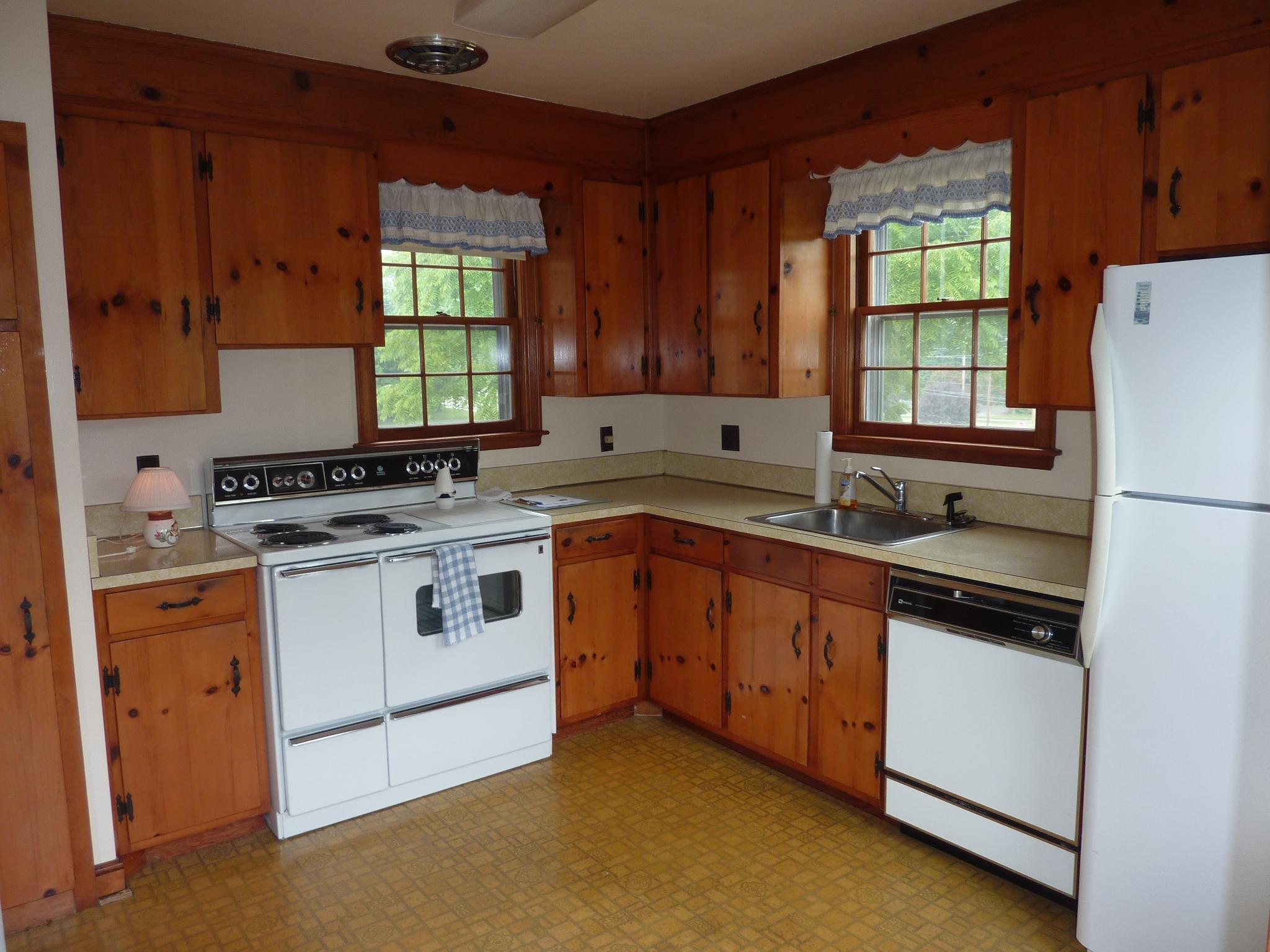 557 Dillard Road Southwest Roanoke, VA 24014 - Photo 4 of 18 Kitchen