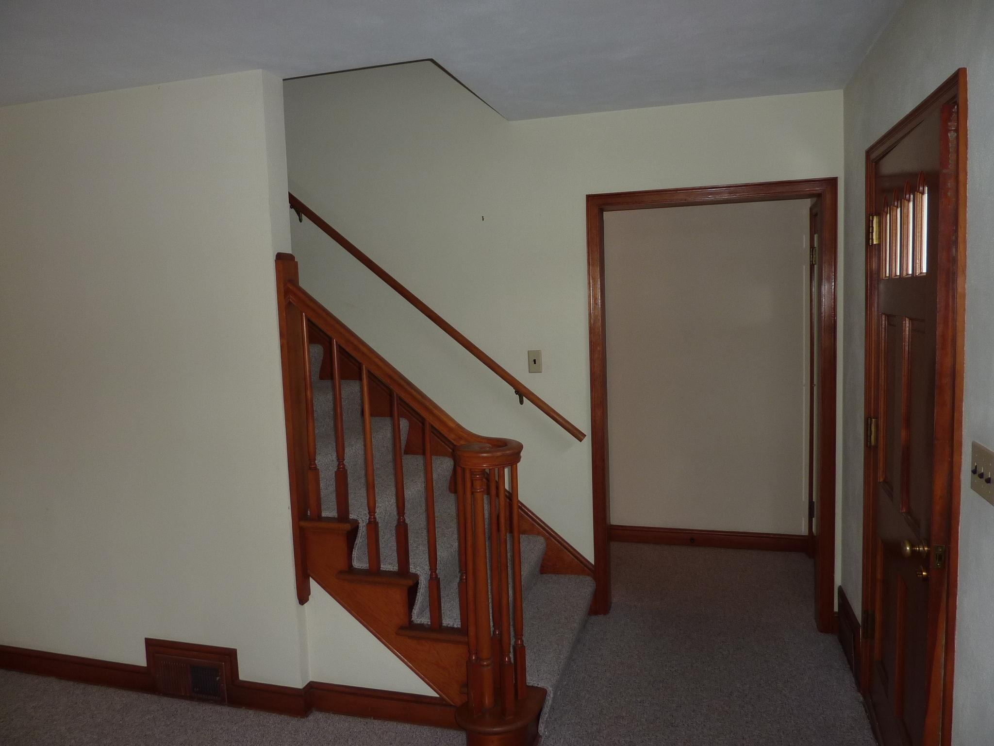 557 Dillard Road Southwest Roanoke, VA 24014 - Photo 10 of 18 Entry