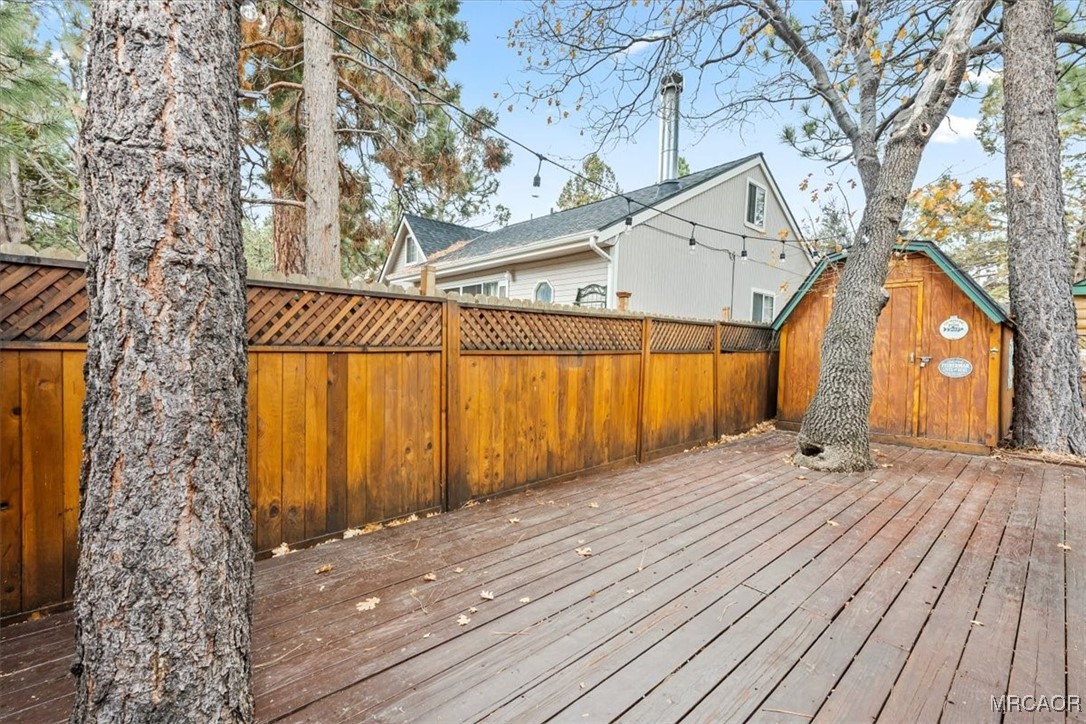 44361 Silver Pine Road Sugarloaf, CA 92386 - Photo 19 of 20 a view of a house with a wooden floor