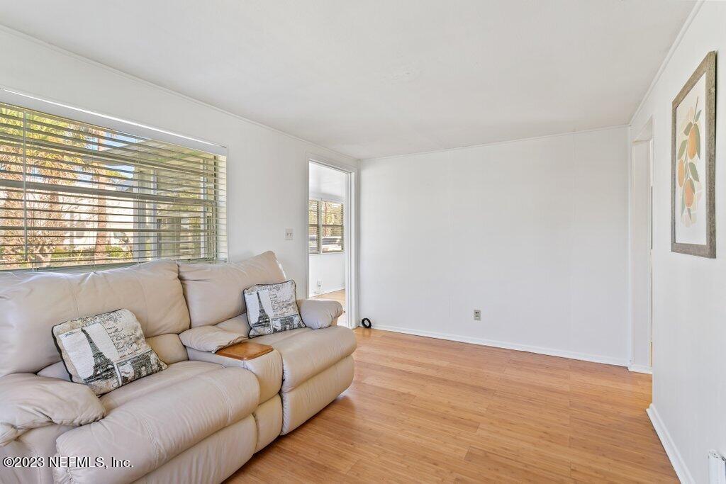 60 Jackson Road Atlantic Beach, FL 32233 - Photo 19 of 42 a living room with furniture and windows