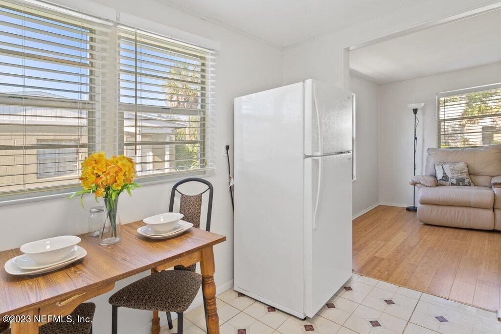 60 Jackson Road Atlantic Beach, FL 32233 - Photo 24 of 42 a dining room with furniture and window