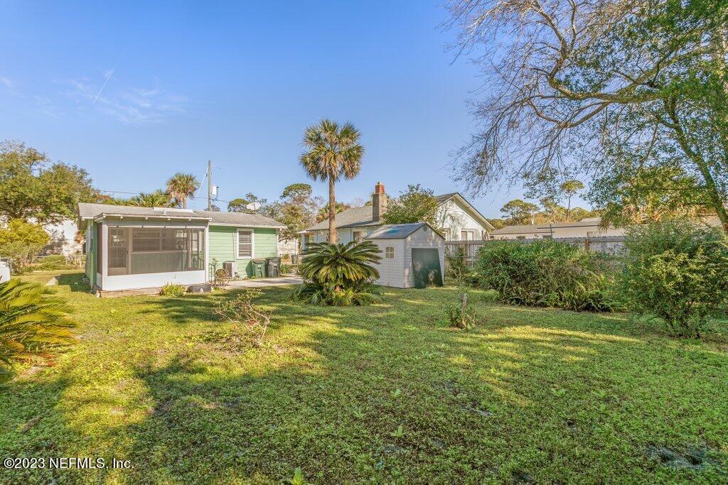 60 Jackson Road Atlantic Beach, FL 32233 - Photo 31 of 42 a view of a house with a yard