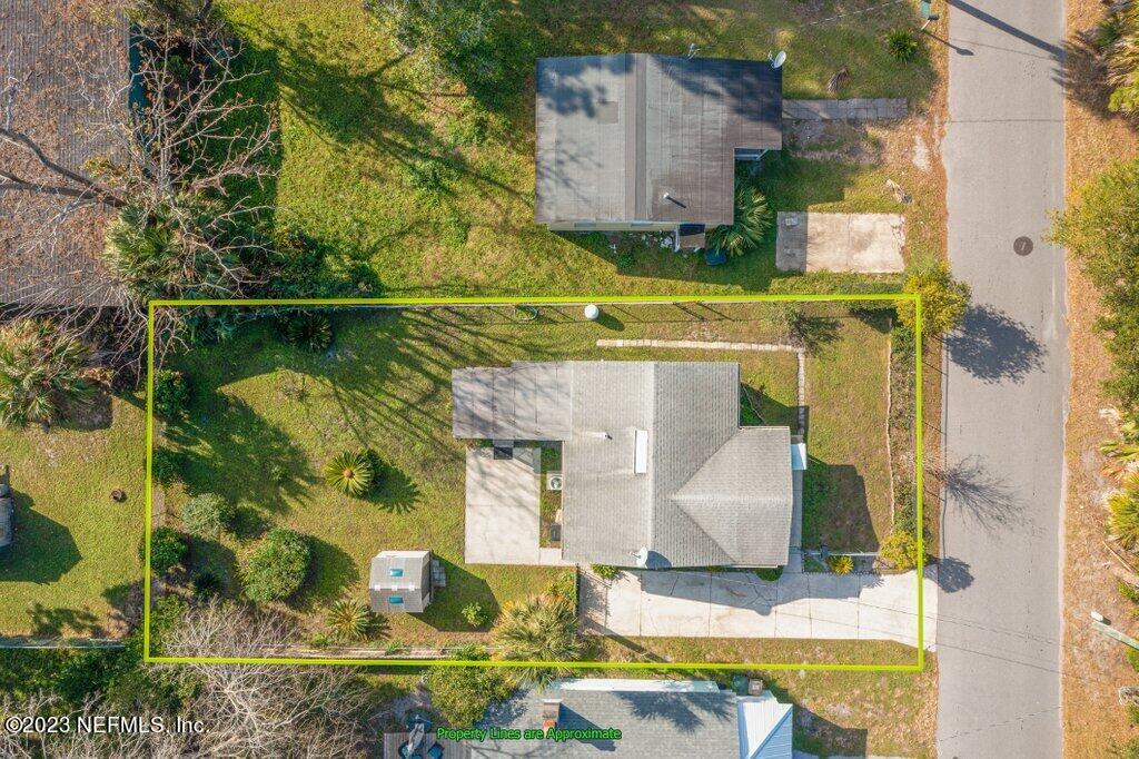 60 Jackson Road Atlantic Beach, FL 32233 - Photo 37 of 42 a bathroom with a sink and mirror