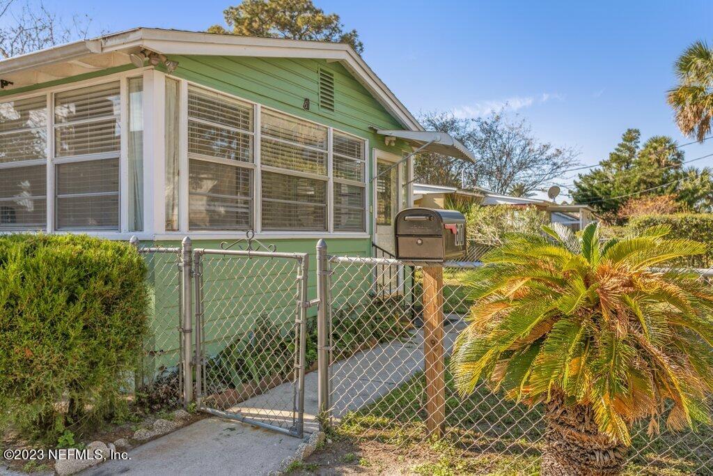 60 Jackson Road Atlantic Beach, FL 32233 - Photo 4 of 42 a front view of a house with a yard