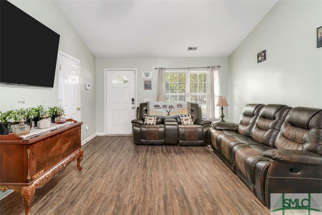 105 Knotty Pine Circle Springfield, GA 31329 - Photo 3 of 28