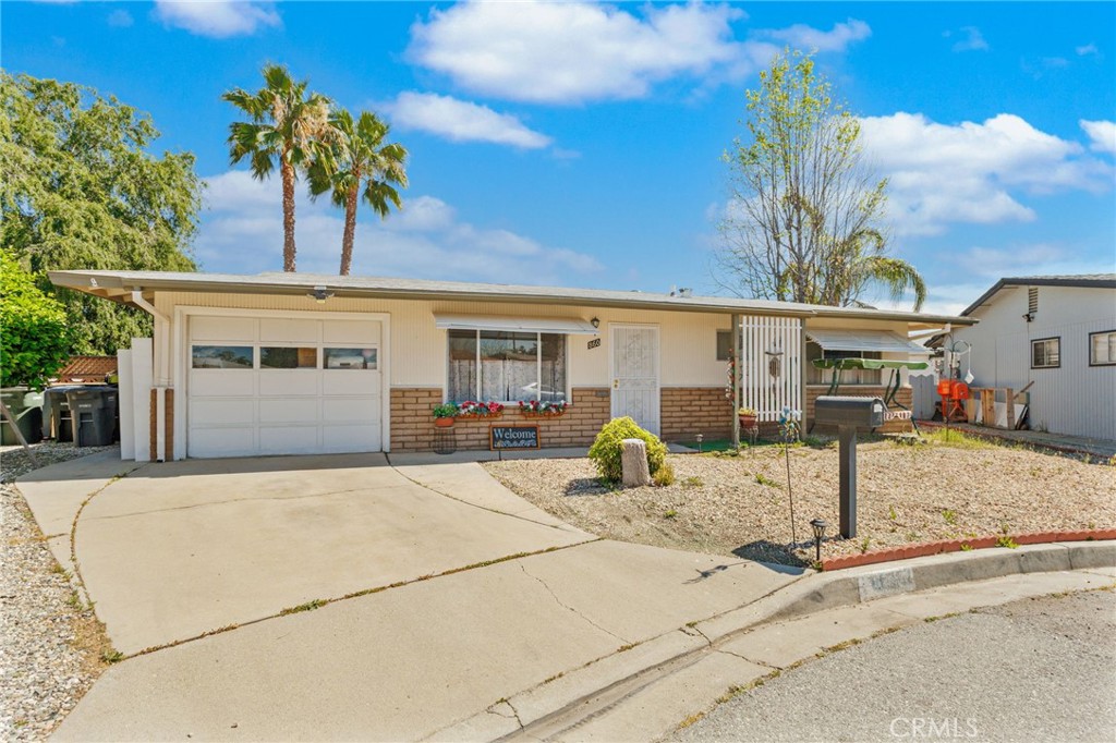 860 Felipe Place Hemet, CA 92543 - Photo 3 of 38
