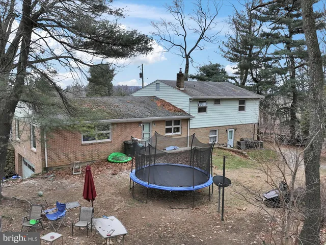 a view of a backyard of the house
