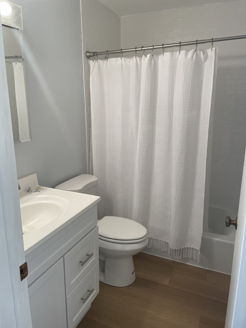 4150 Central Road, Unit 3E Glenview, IL 60025 - Photo 4 of 8 a bathroom with a sink and a toilet