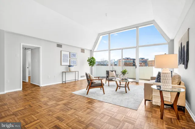 $369,000 | 700 7th Street Southwest, Unit 826, Washington, DC 20024