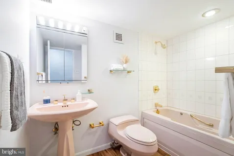 $349,900 | 700 7th Street Southwest, Unit 826, Washington, DC 20024