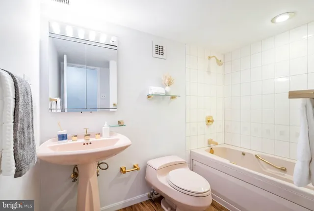 $369,000 | 700 7th Street Southwest, Unit 826, Washington, DC 20024