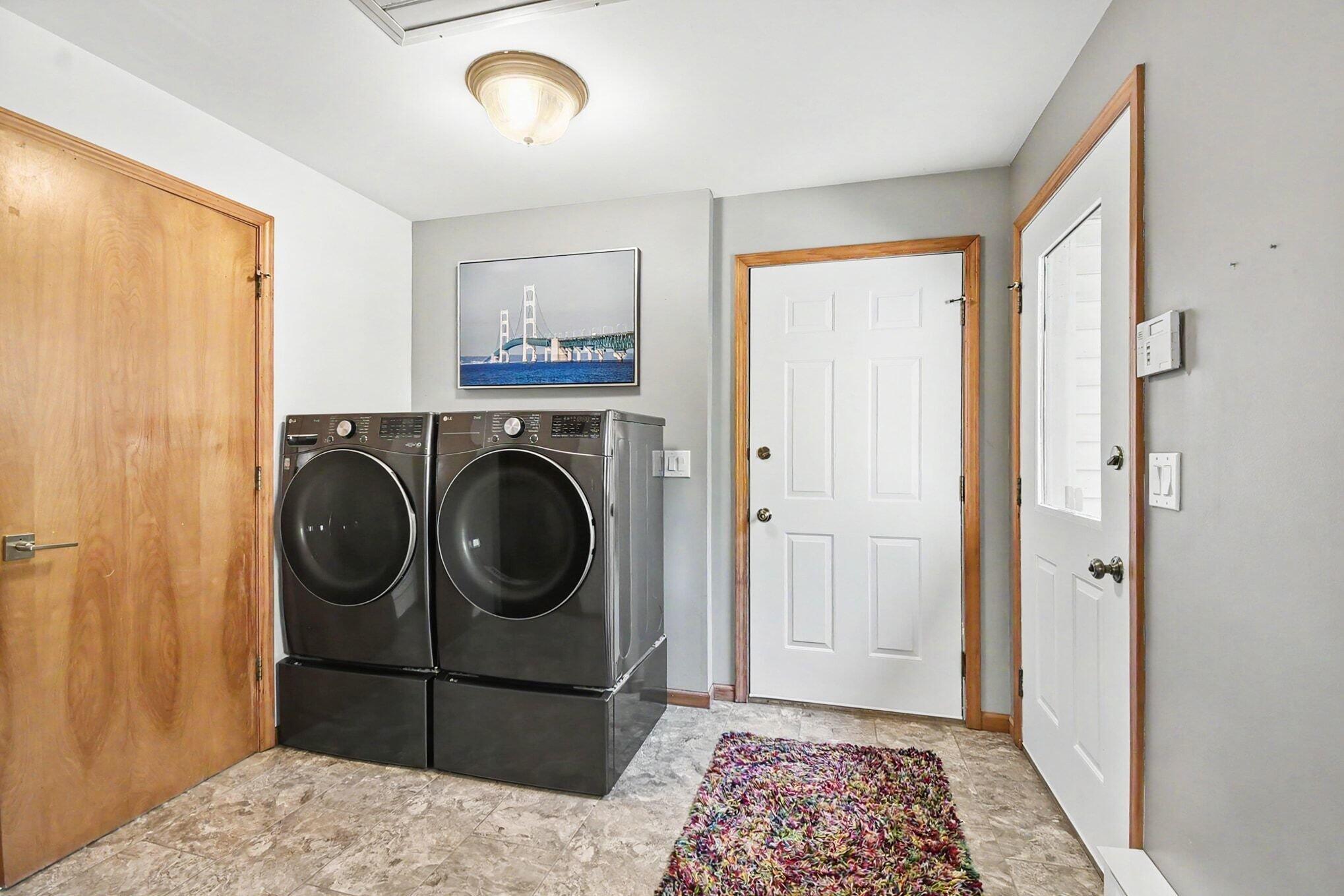 6333 Blackmar Road Bridgeport, MI 48722 - Photo 20 of 32 Laundry