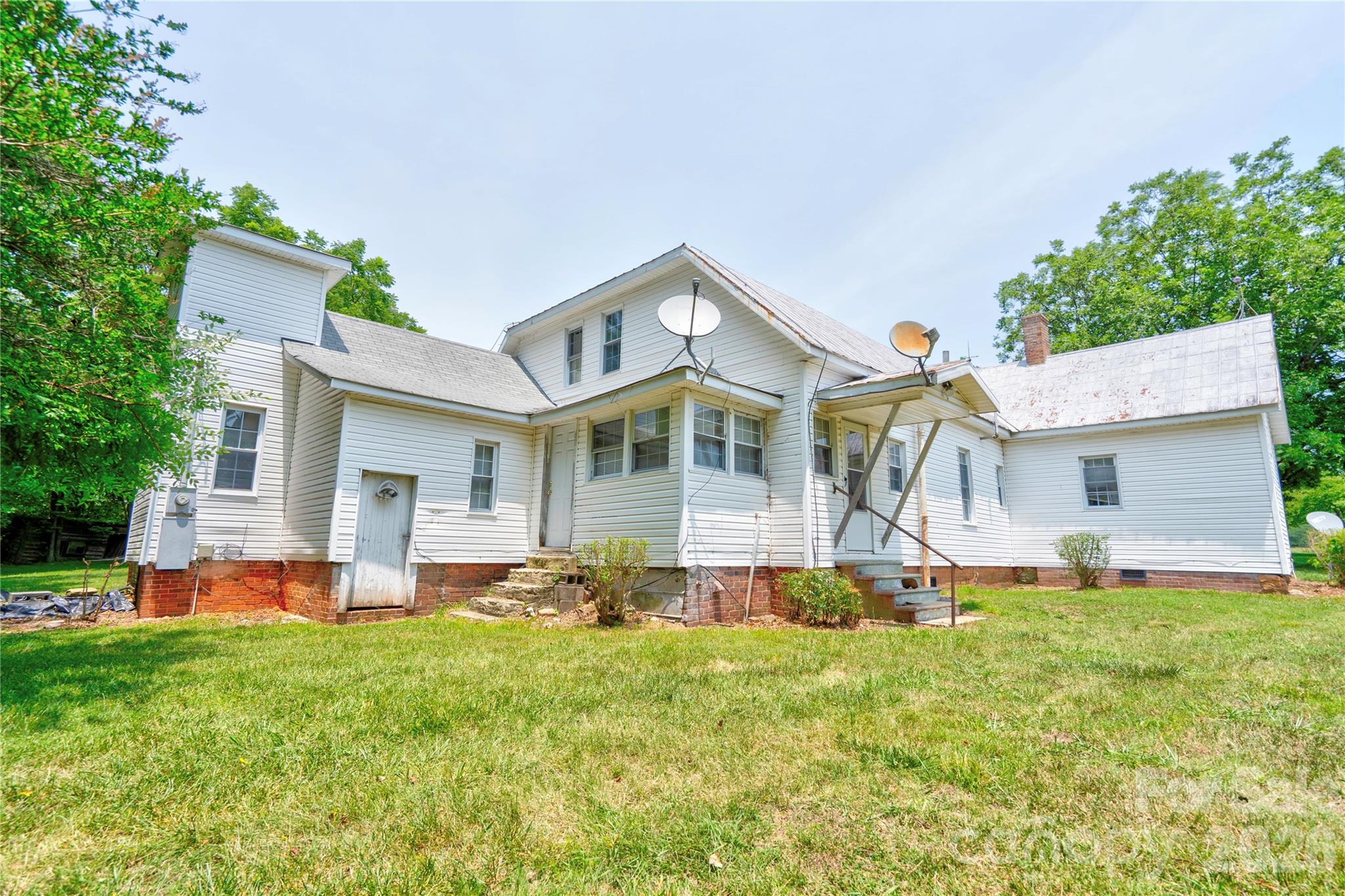 1813 St Marks Church Road Crouse, NC 28033 - Photo 11 of 22 a front view of building with yard