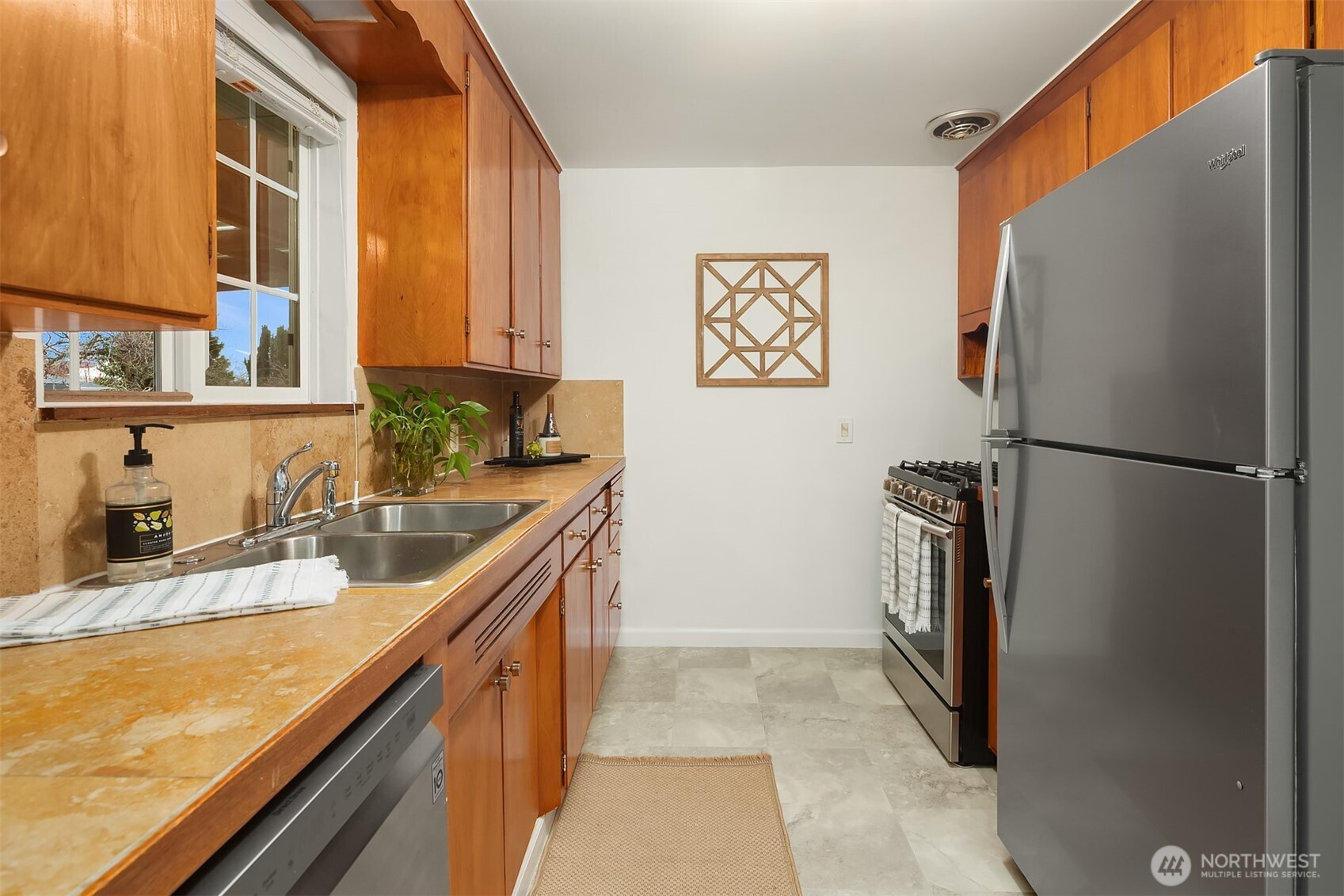 407 3rd Avenue North Edmonds, WA 98020 - Photo 9 of 30