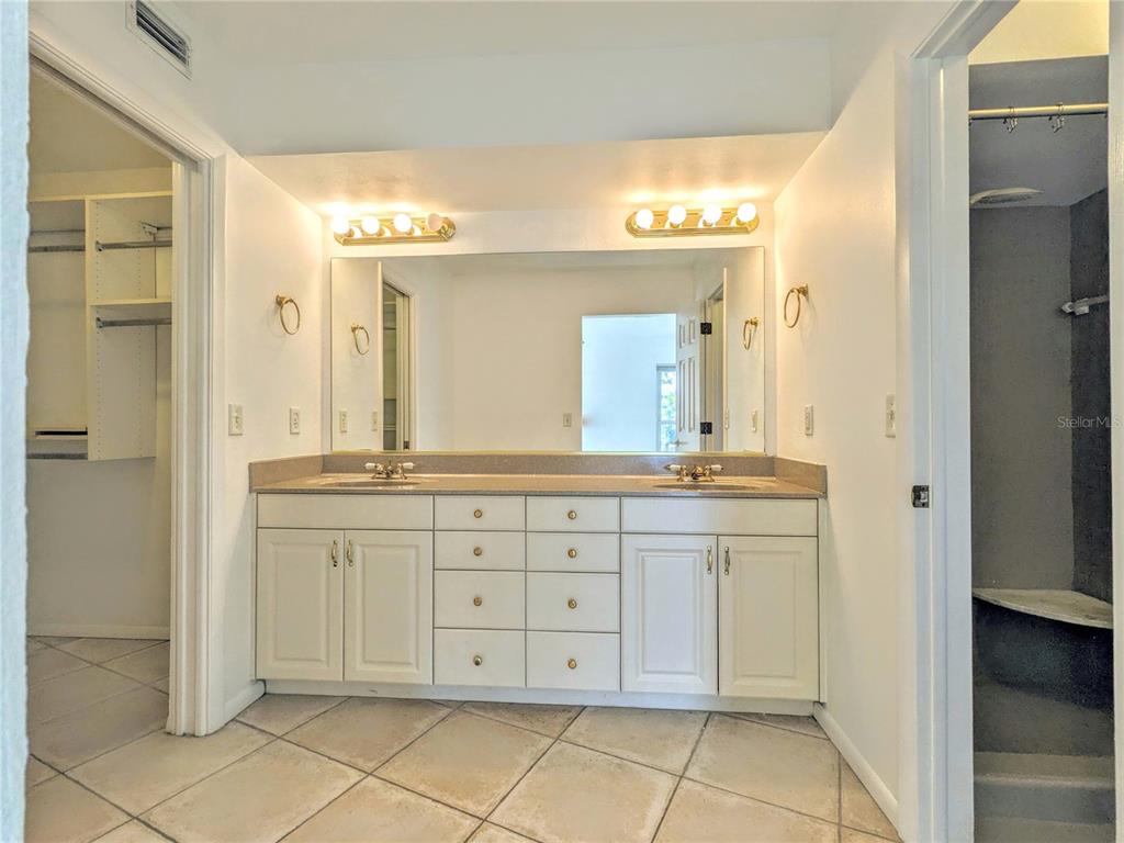 5456 Azure Way Sarasota, FL 34242 - Photo 18 of 44