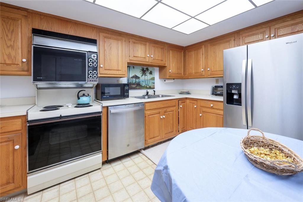 415 Augusta Boulevard, Unit 311 Naples, FL 34113 - Photo 12 of 32