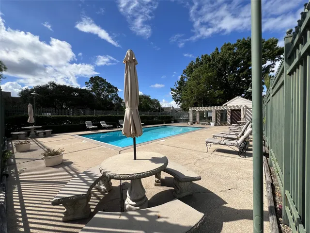 a view of an outdoor space