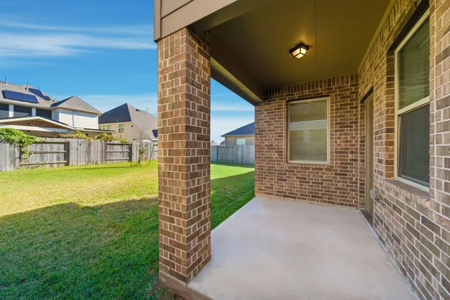 a view of an house with backyard porch and garden