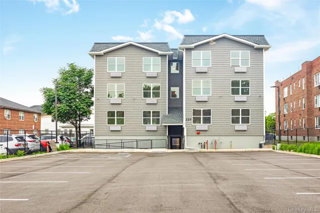 $3,200 | 539 Front Street, Unit 1D, Hempstead, NY 11550